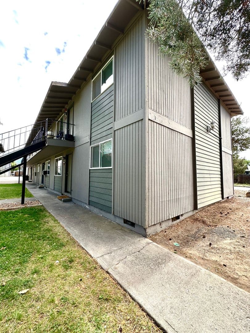 Redmond Apartment: 1630 SW Lava Avenue