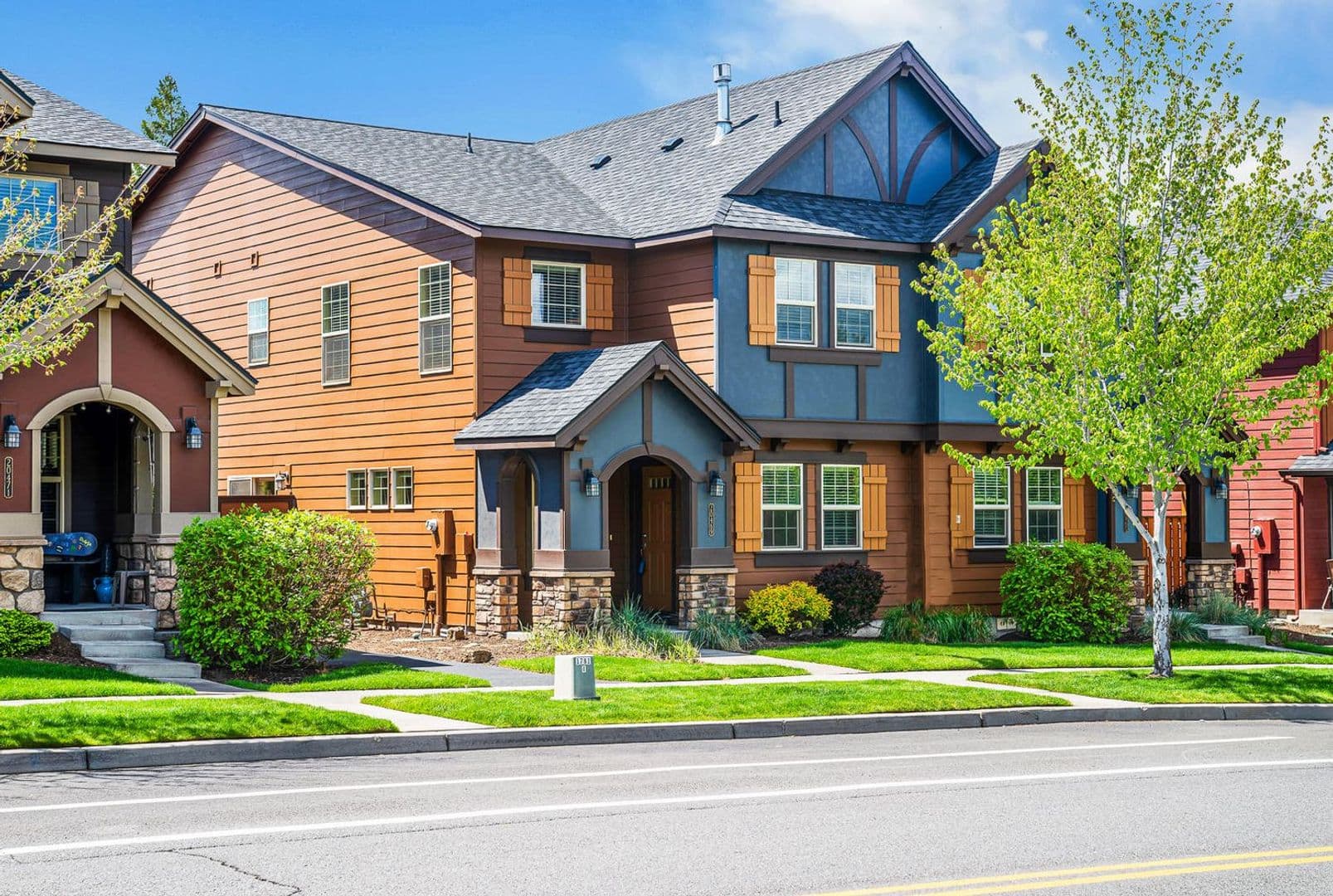 Bend House: 20469 Brentwood Ave
