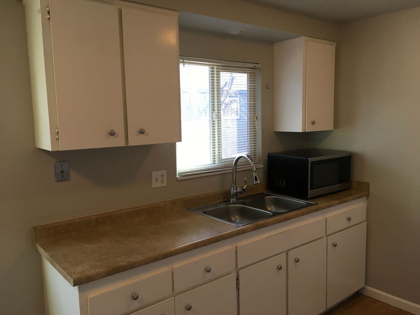 Redmond Apartment: 319 NW Greenwood Avenue