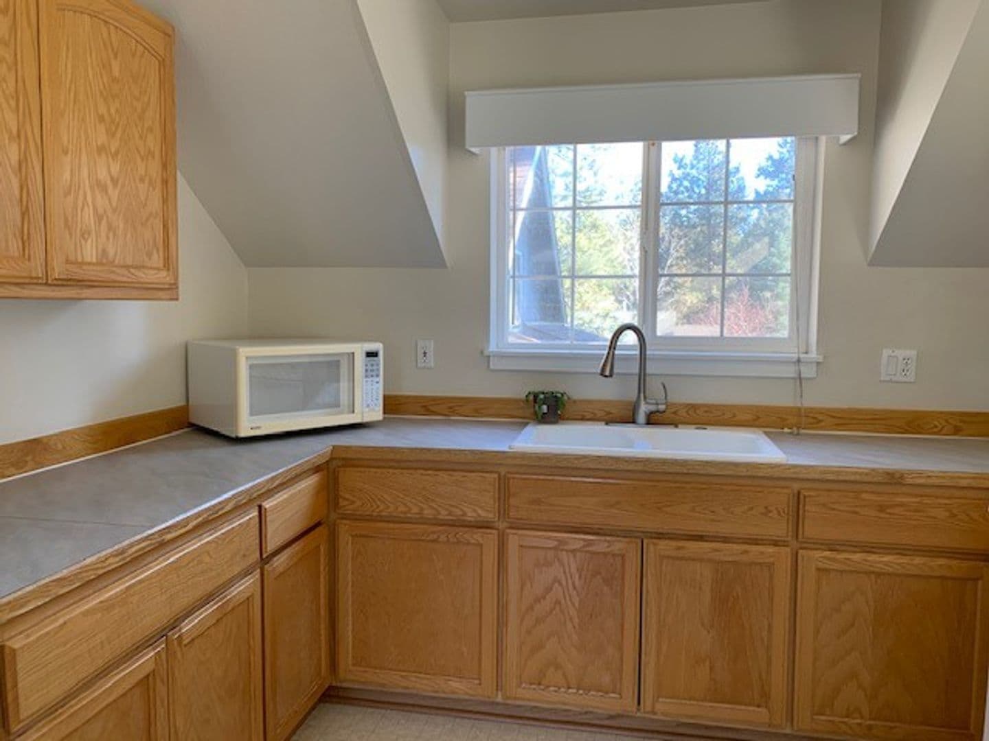 Bend Apartment: 1181 NW Knoxville