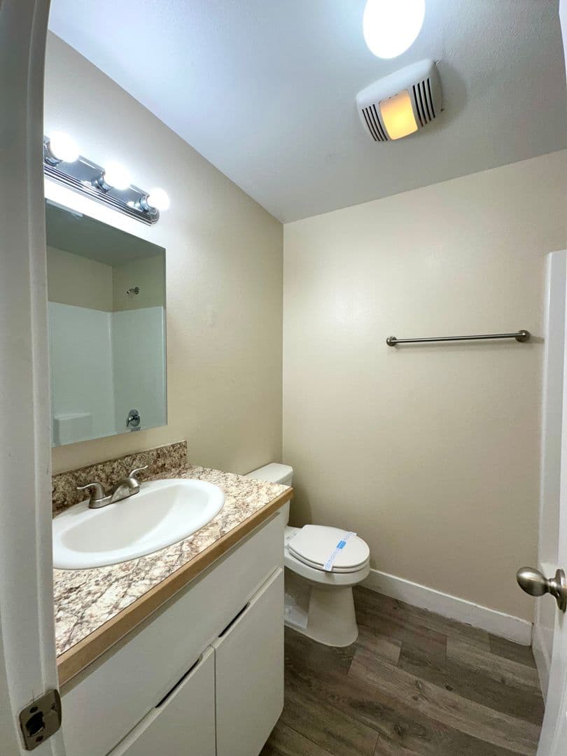 Prineville Apartment: 979 NW Ewen St