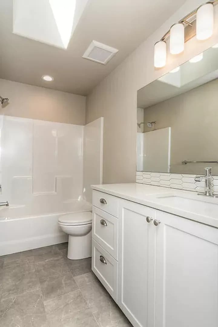 Bend House: 20478 Murphy Rd.