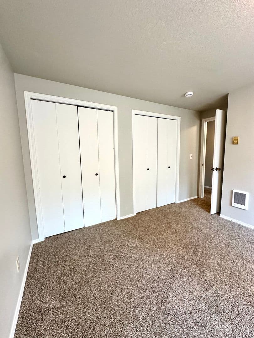 Redmond Apartment: 421 NW 17th St.