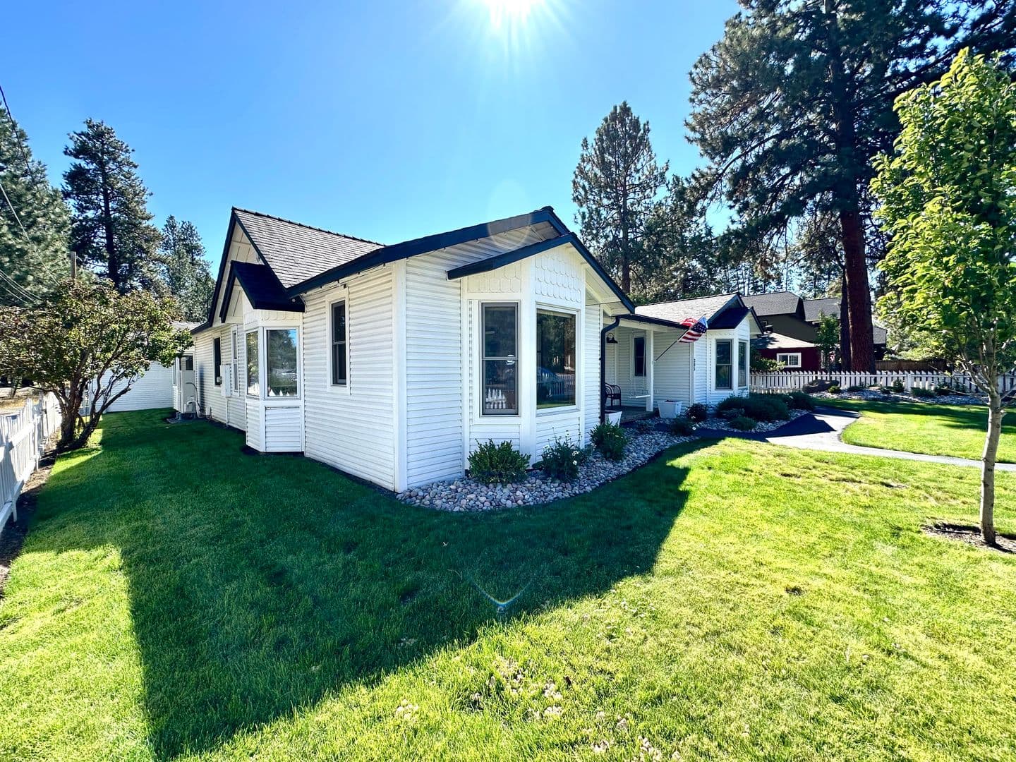 Sisters House: 305 W Washington