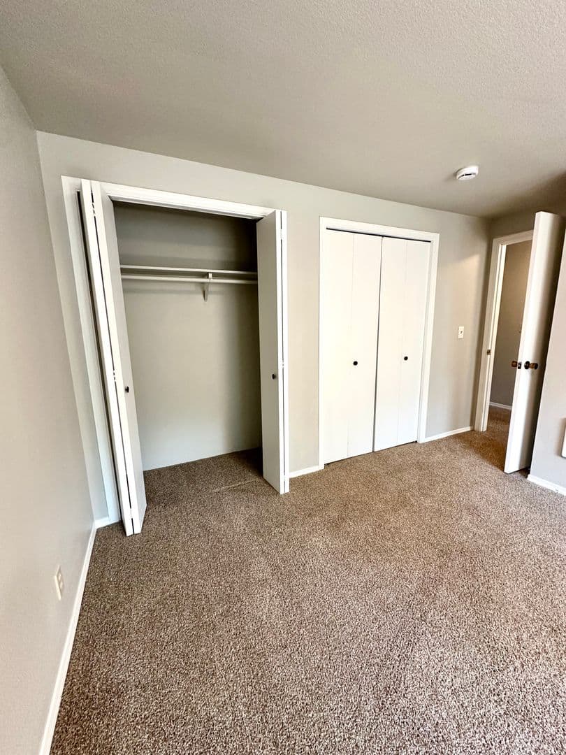 Redmond Apartment: 421 NW 17th St.