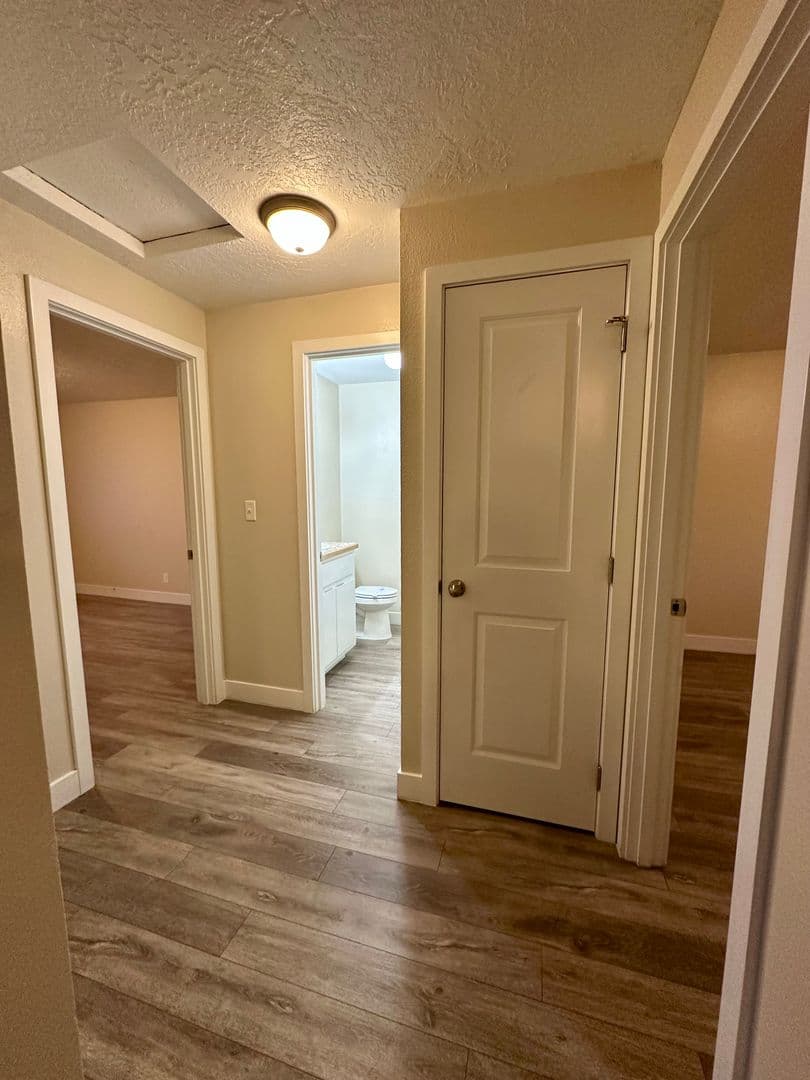 Prineville Apartment: 979 NW Ewen St