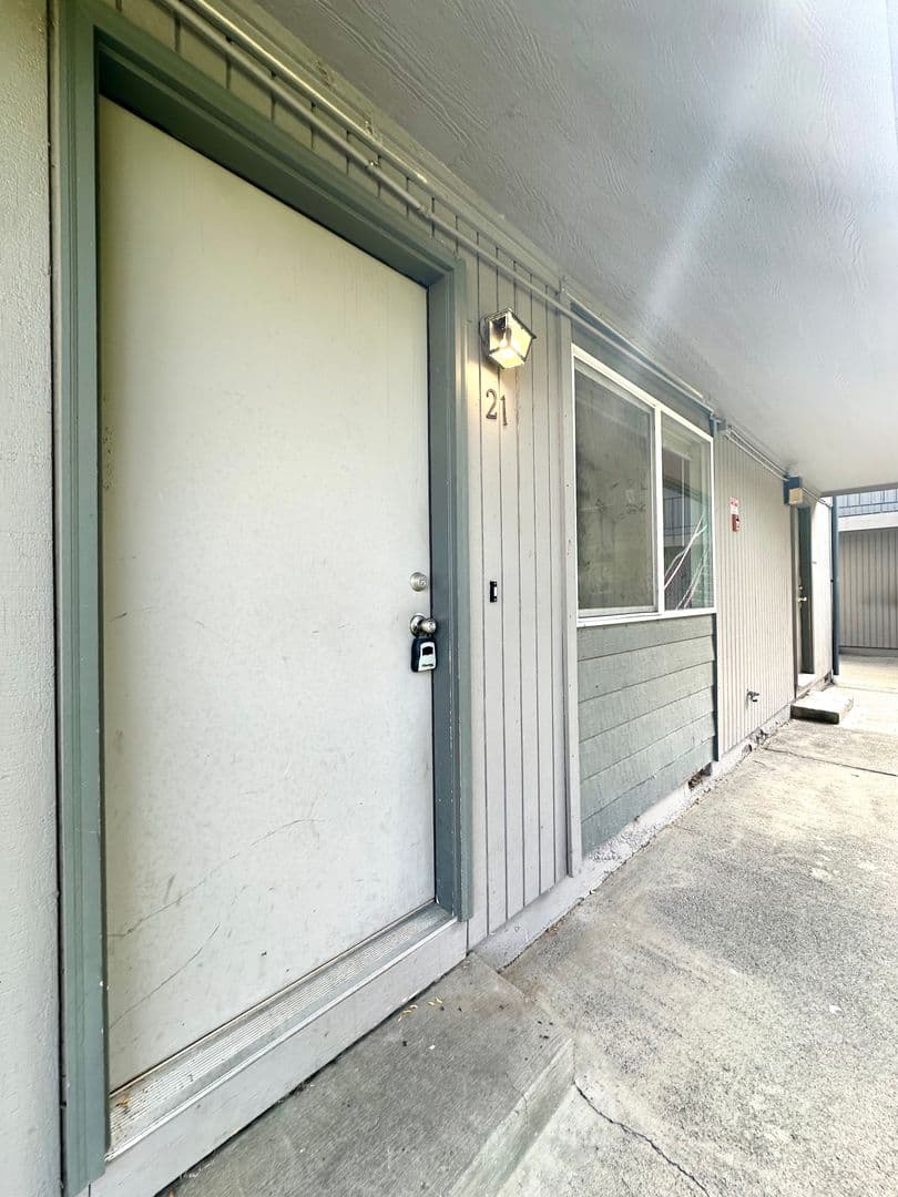 Redmond Apartment: 1624 SW Lava Avenue
