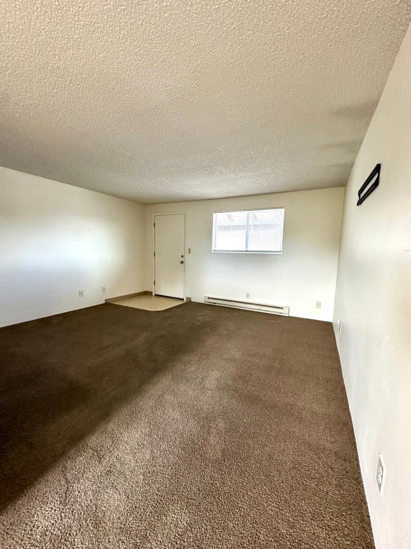 Redmond Apartment: 1630 SW Lava Avenue