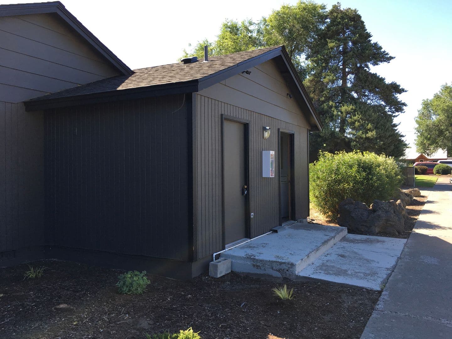 Redmond Apartment: 319 NW Greenwood Avenue