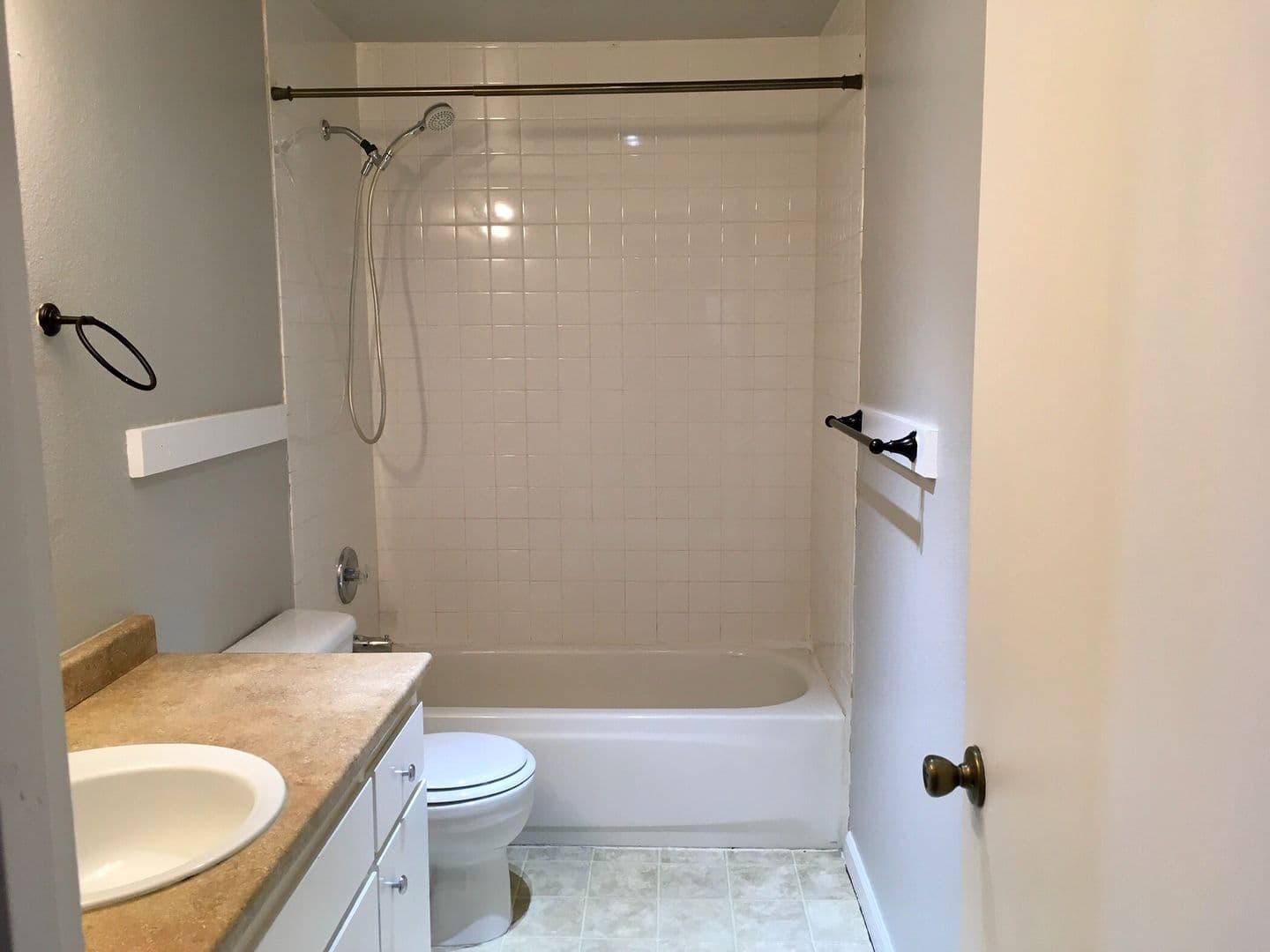 Redmond Apartment: 319 NW Greenwood Avenue