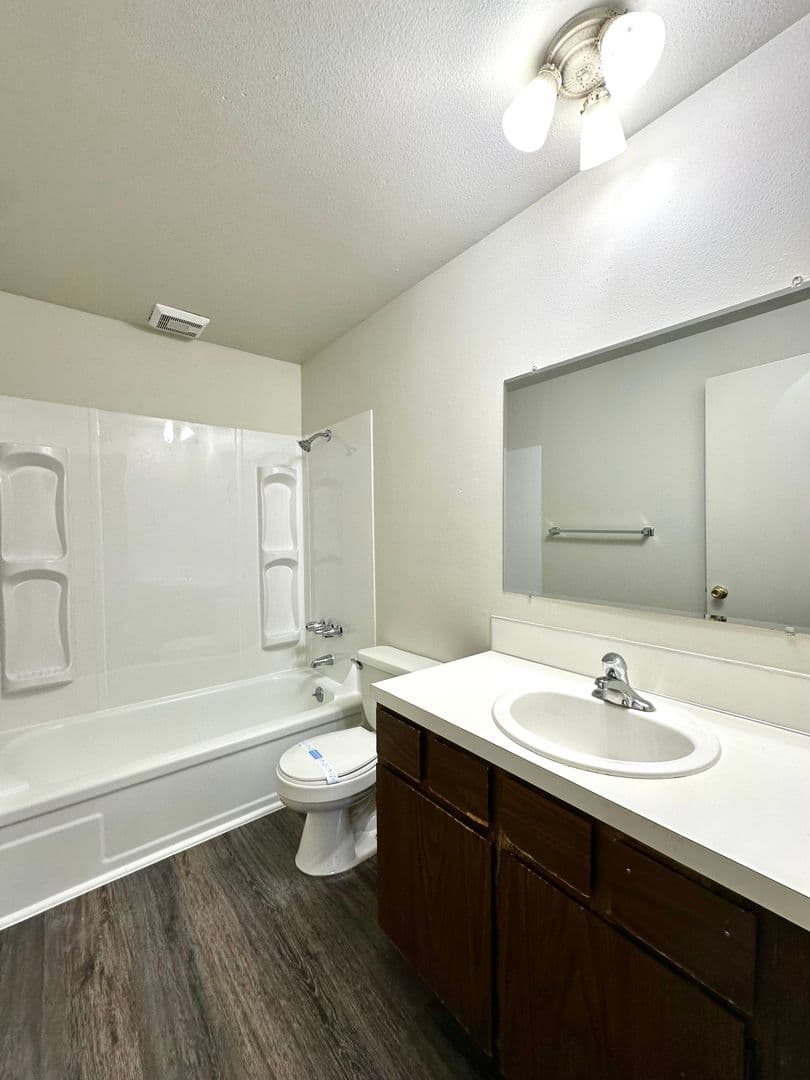 Redmond Apartment: 1624 SW Lava Avenue