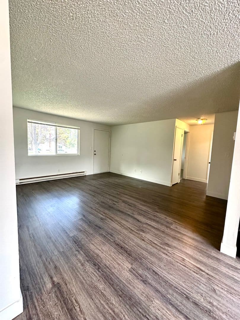 Redmond Apartment: 1624 SW Lava Avenue