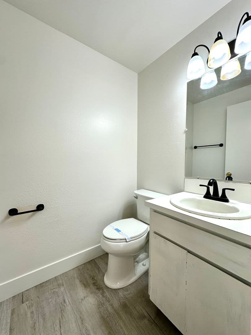 Redmond Apartment: 1620 SW Lava Avenue