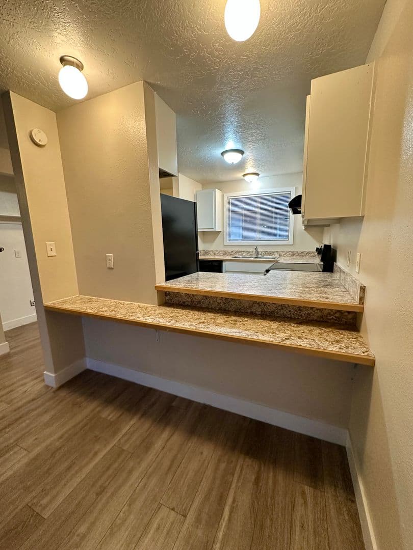 Prineville Apartment: 525 NW 9th St