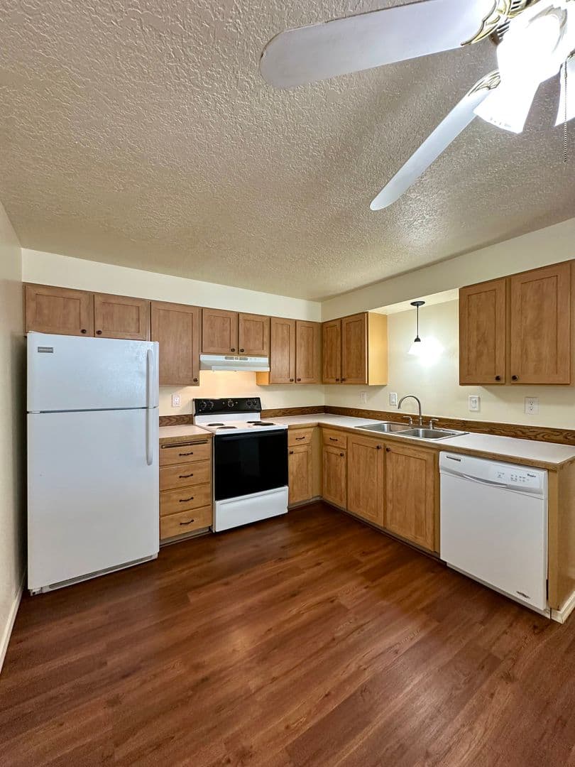 Bend Apartment: 1580 NW Newport