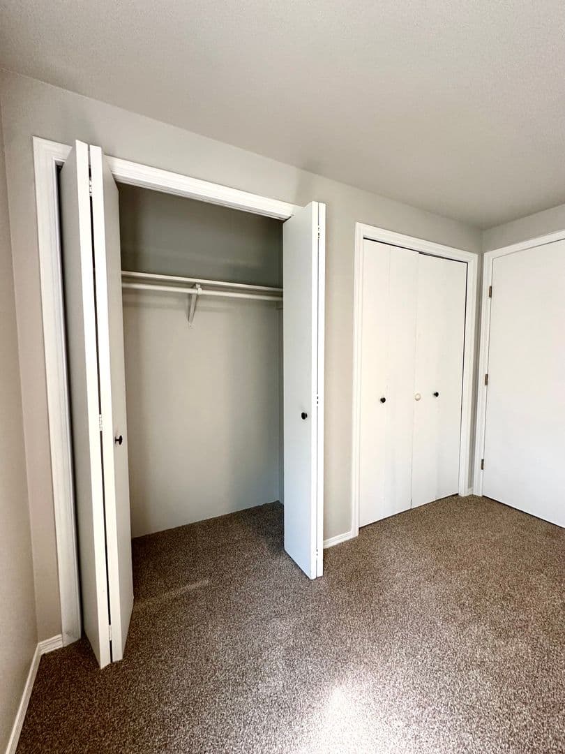 Redmond Apartment: 421 NW 17th St.