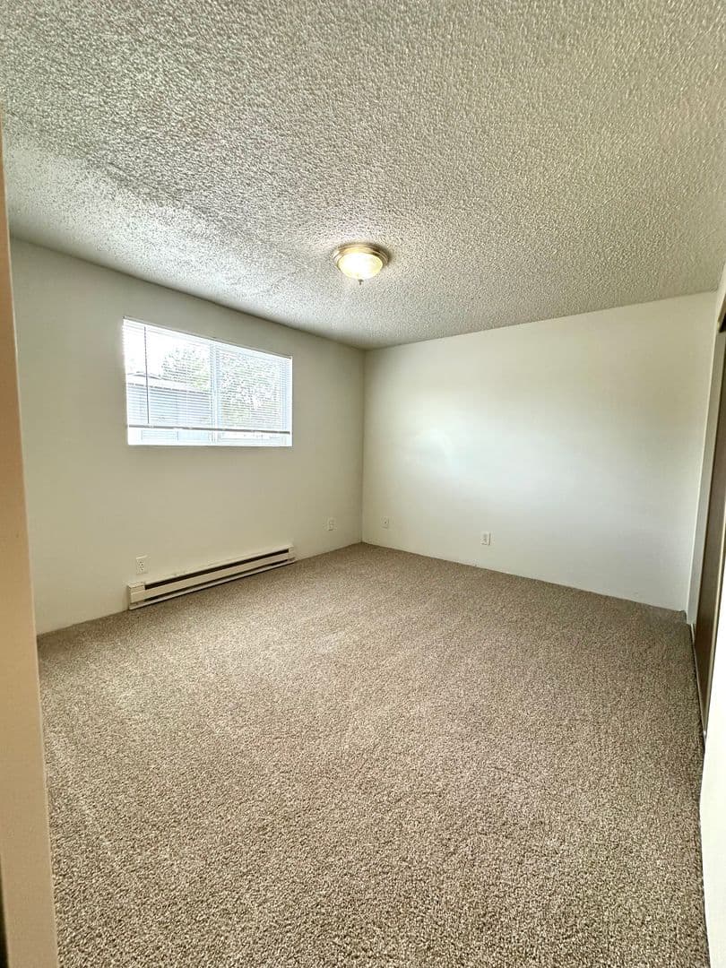 Redmond Apartment: 1624 SW Lava Avenue