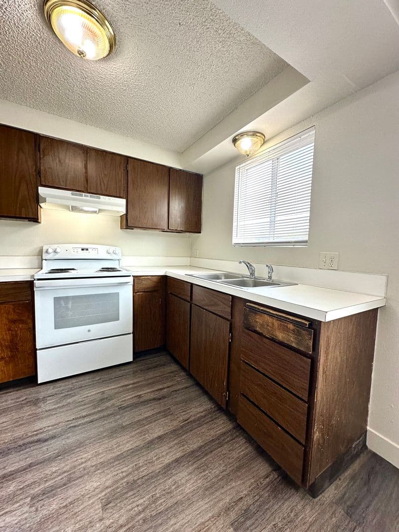Redmond Apartment: 1624 SW Lava Avenue