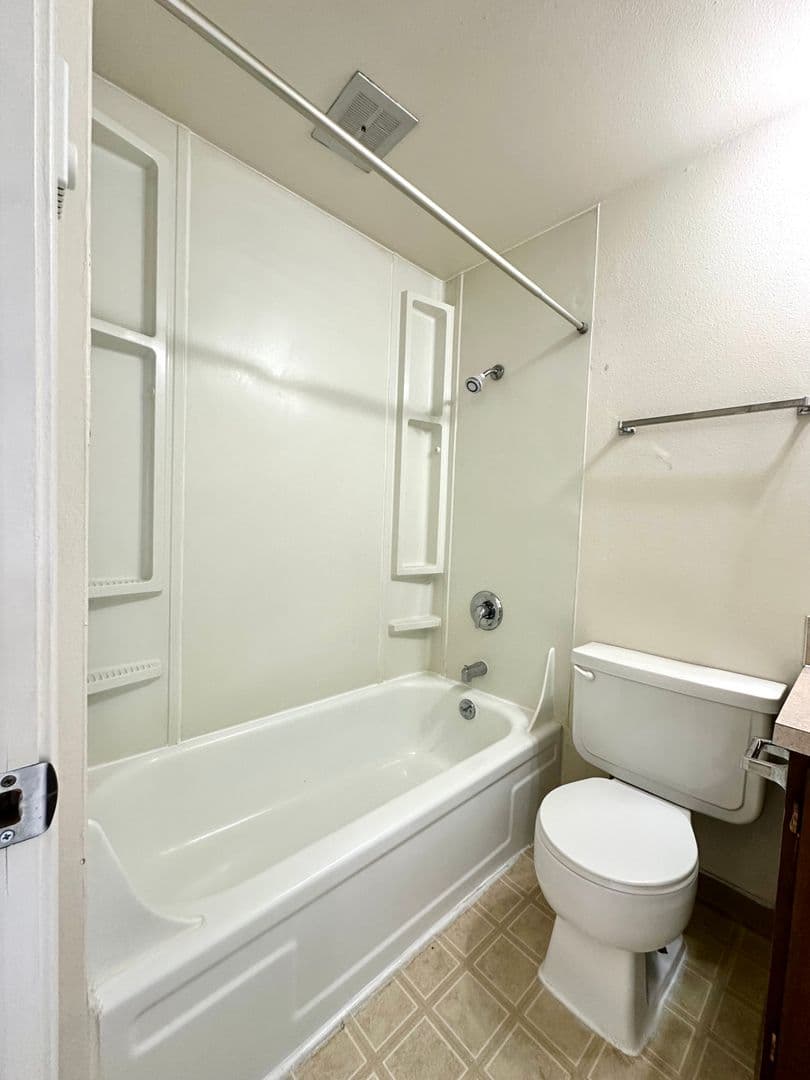 Redmond Apartment: 1630 SW Lava Avenue