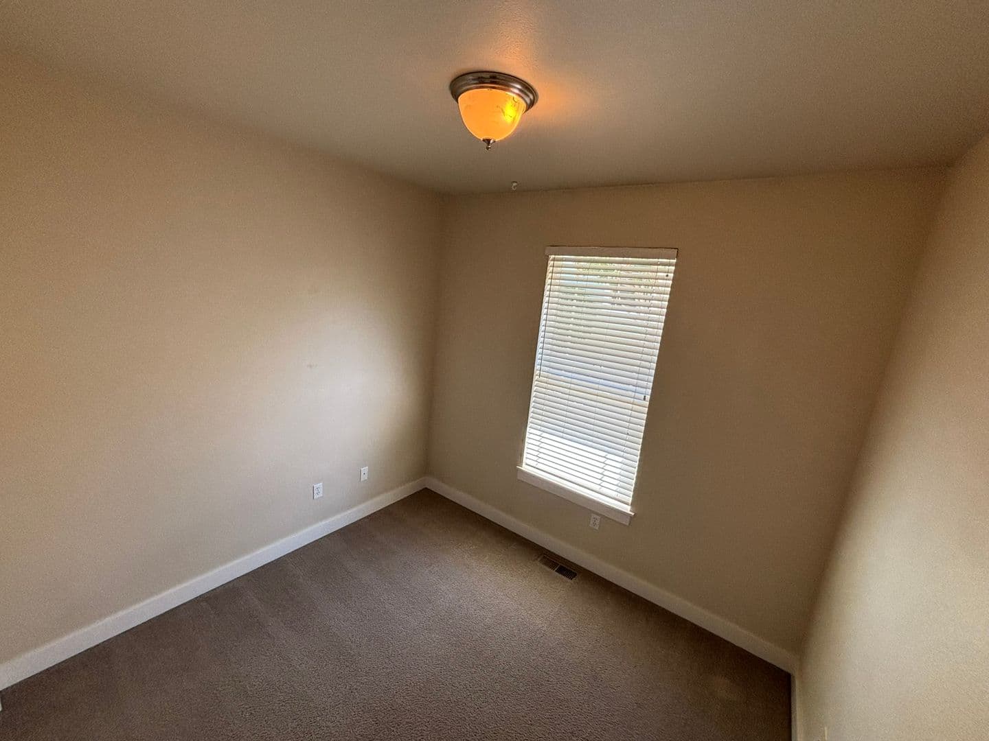 Bend Apartment: 1031 NE Watt Way