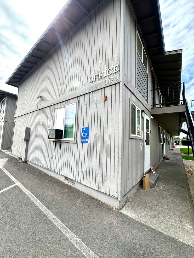 Redmond Apartment: 1620 SW Lava Avenue