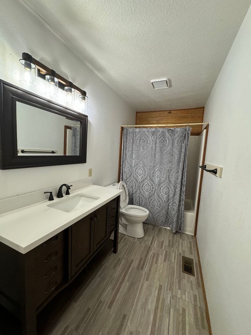 Terrebonne House: 13873 SW Peninsula Drive