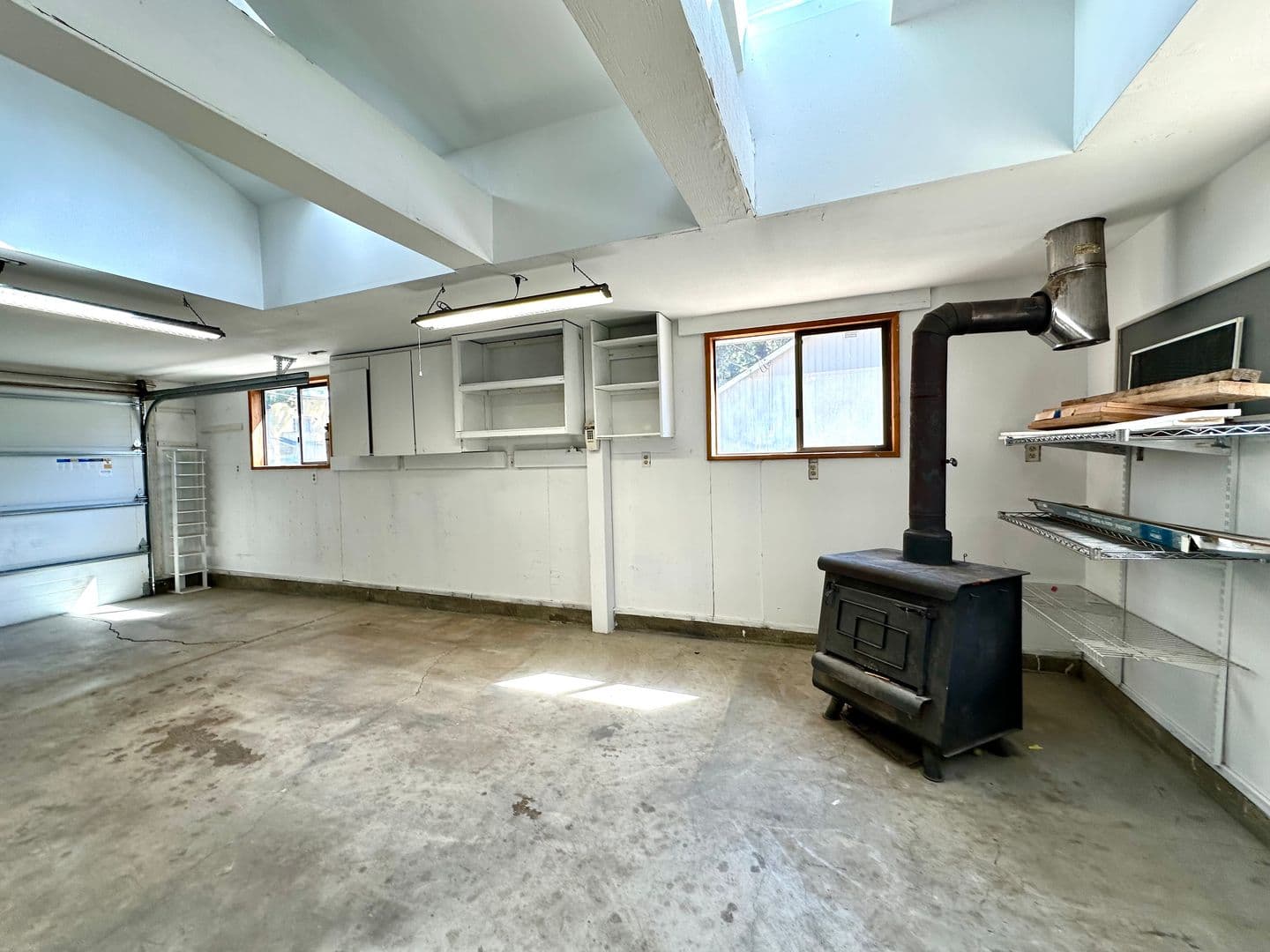 Sisters House: 305 W Washington