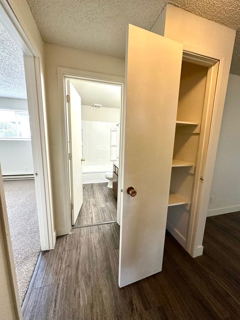 Redmond Apartment: 1624 SW Lava Avenue