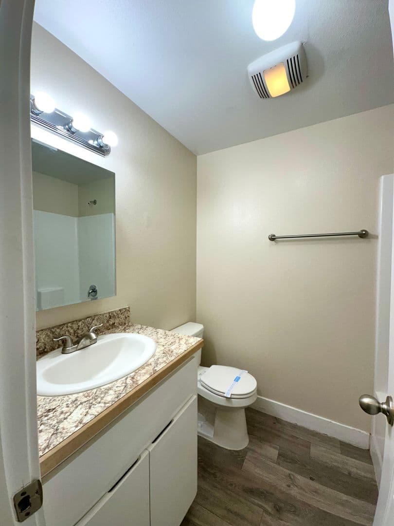 Prineville Apartment: 525 NW 9th St
