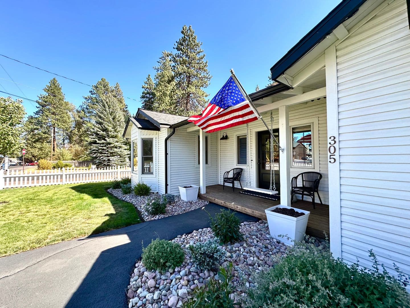 Sisters House: 305 W Washington
