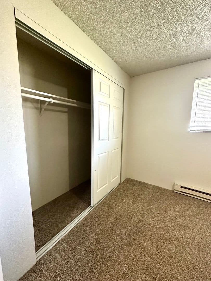 Redmond Apartment: 1624 SW Lava Avenue