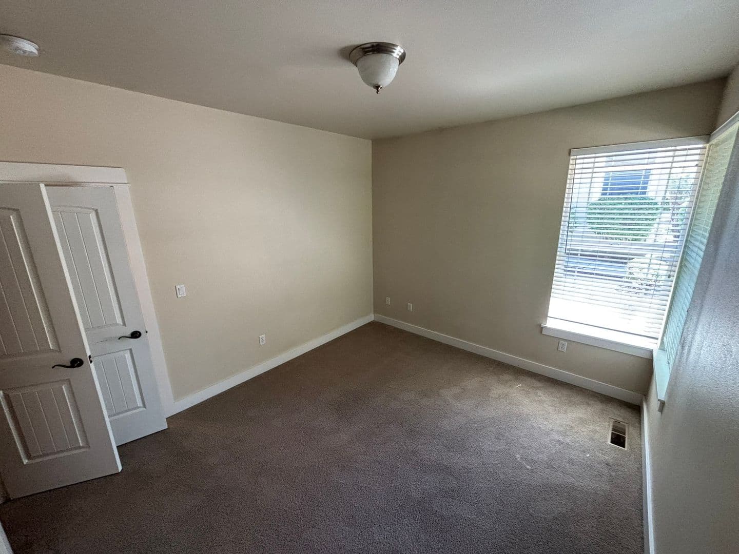 Bend Apartment: 1031 NE Watt Way