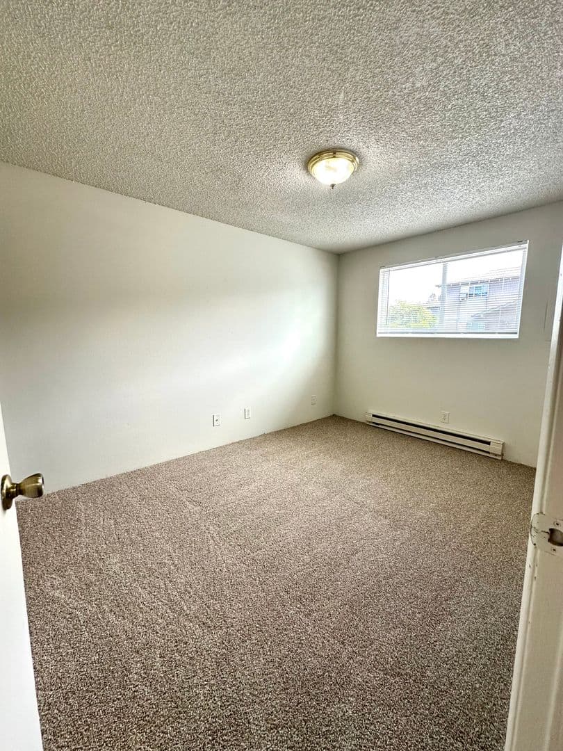 Redmond Apartment: 1624 SW Lava Avenue