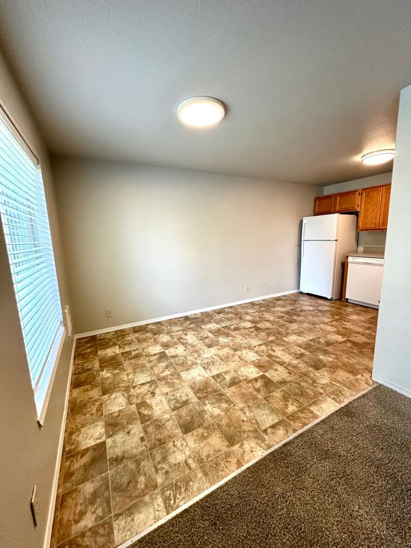 Redmond Apartment: 421 NW 17th St.
