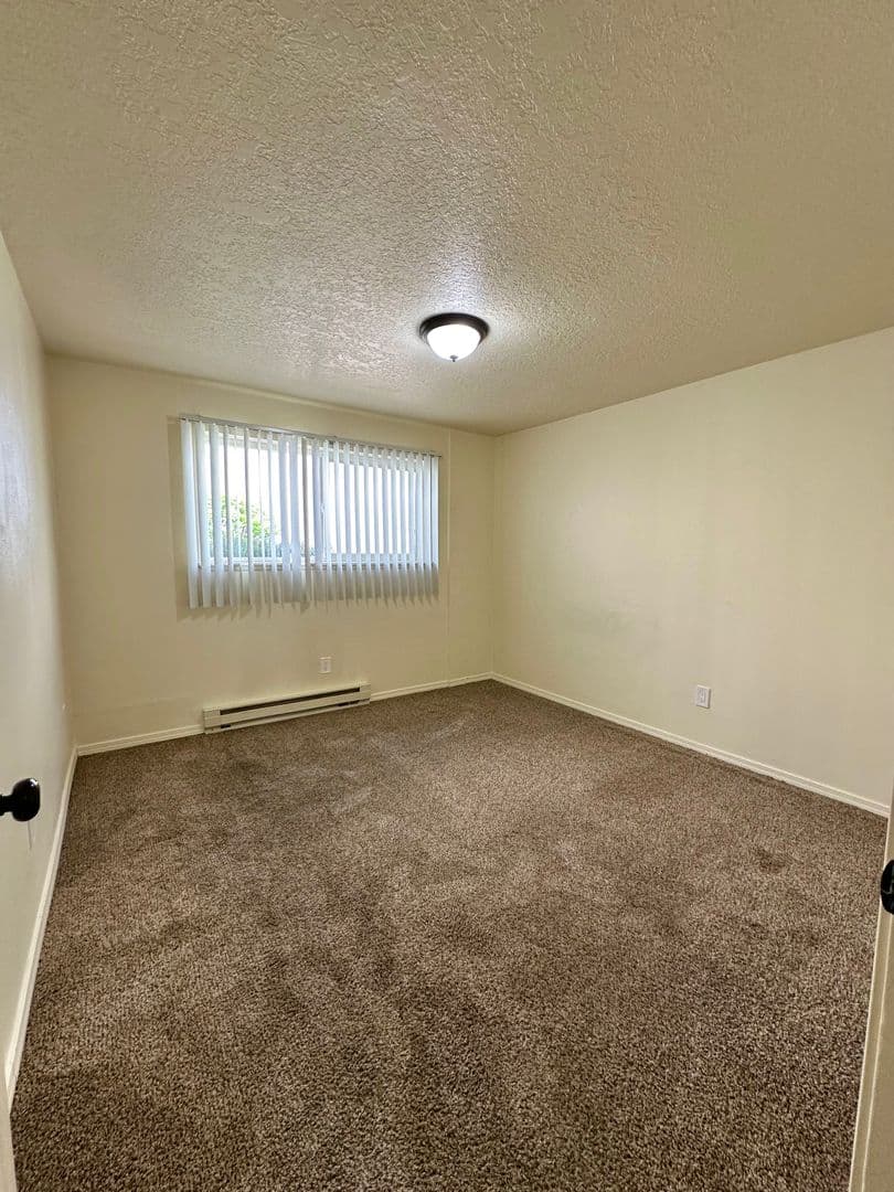 Bend Apartment: 1580 NW Newport