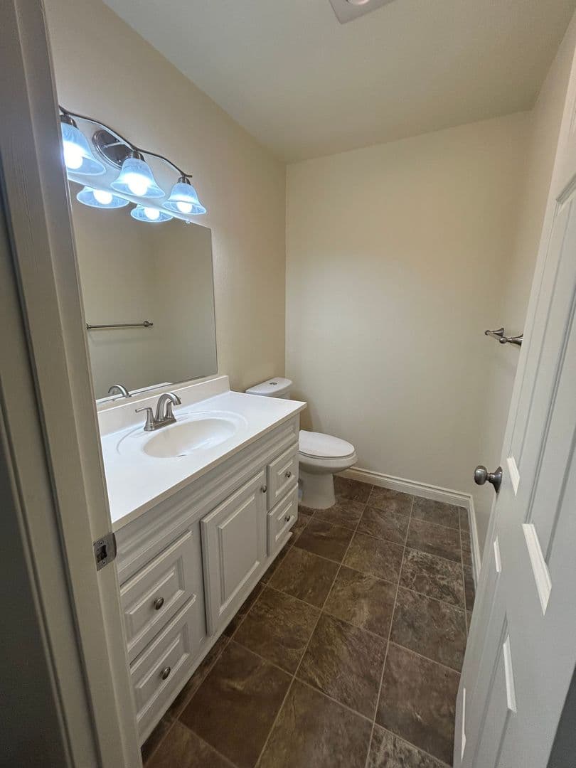 Bend Apartment: 1695 NW Portland