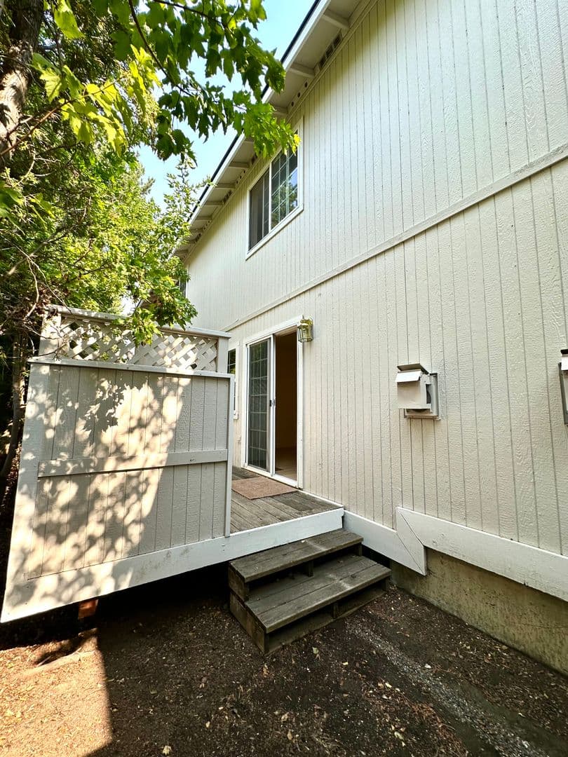 Bend Apartment: 1980 NE Zachary Ct