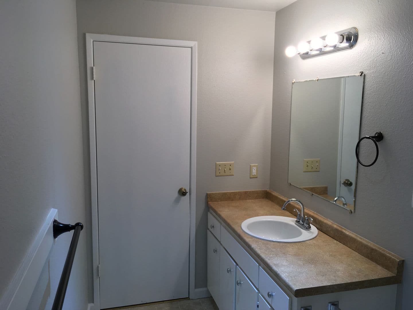 Redmond Apartment: 319 NW Greenwood Avenue