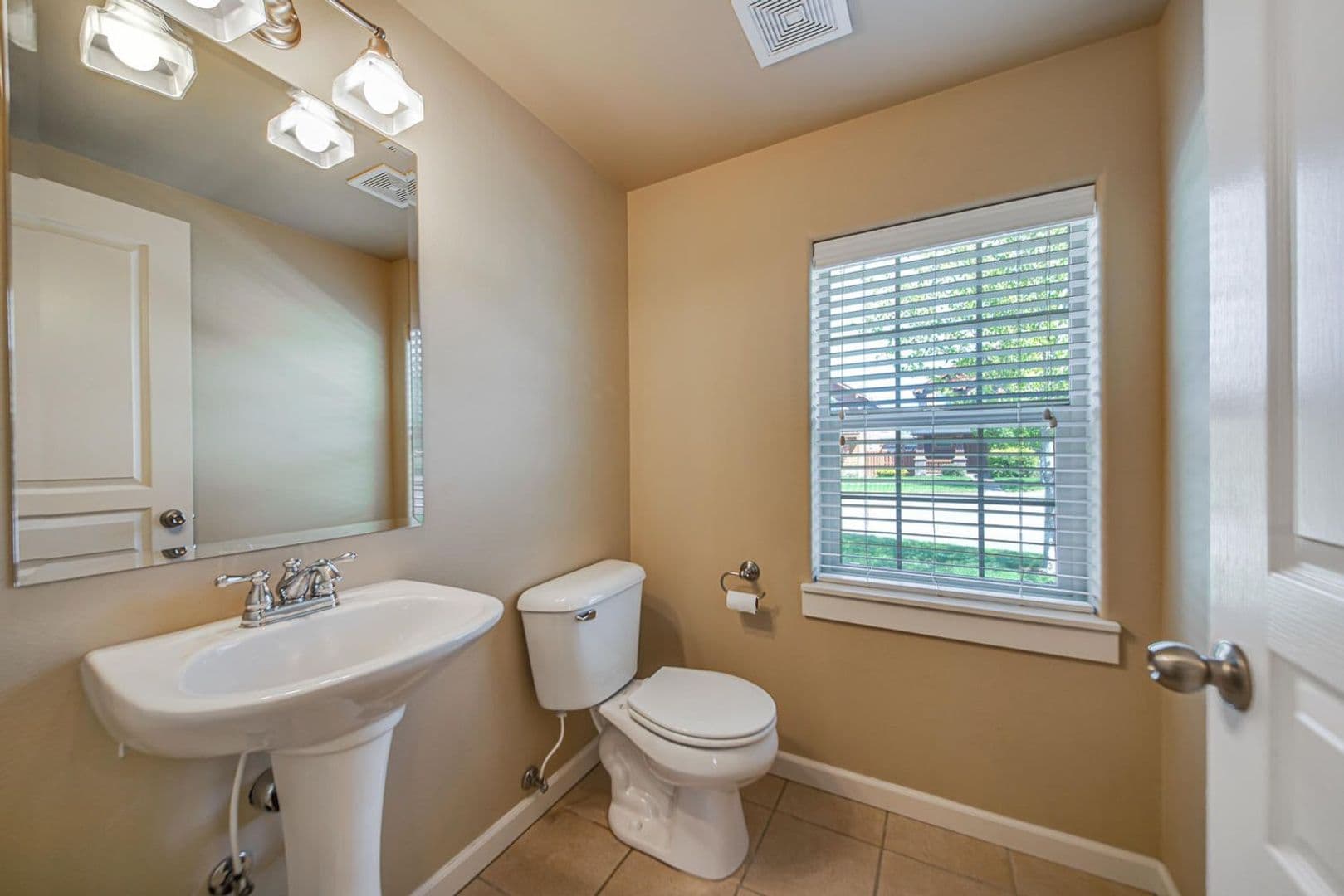 Bend House: 20469 Brentwood Ave