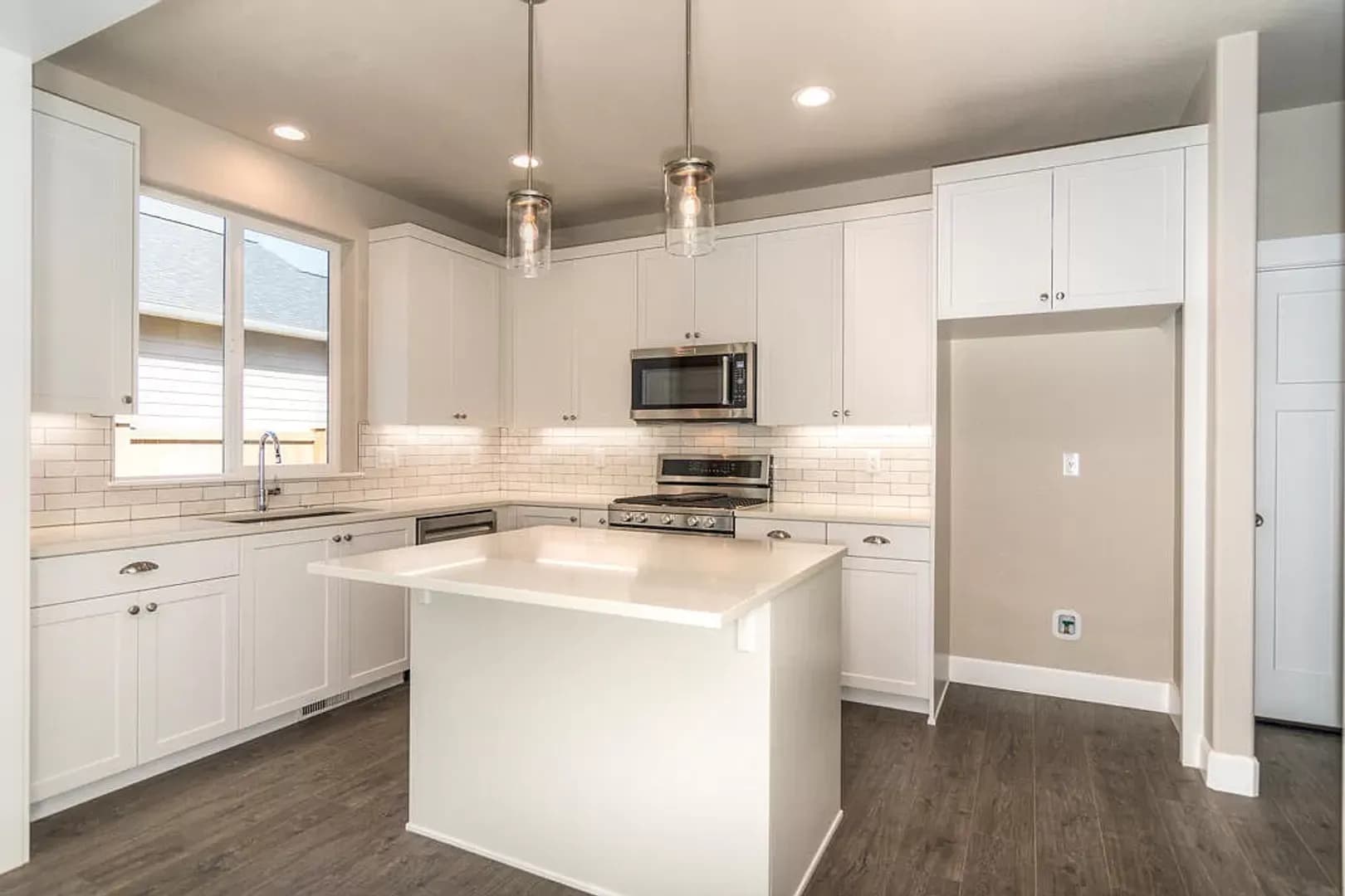 Bend House: 20478 Murphy Rd.