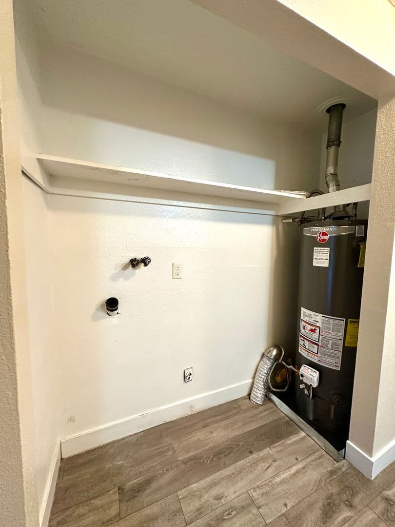 Prineville Apartment: 525 NW 9th St