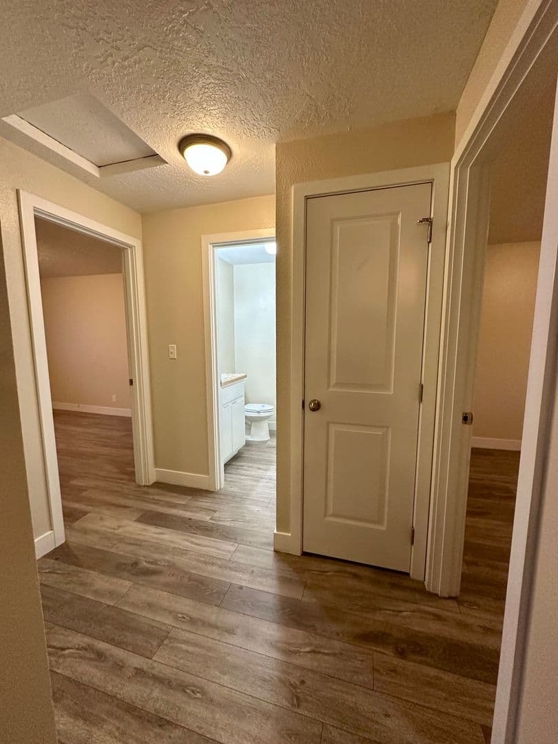 Prineville Apartment: 525 NW 9th St