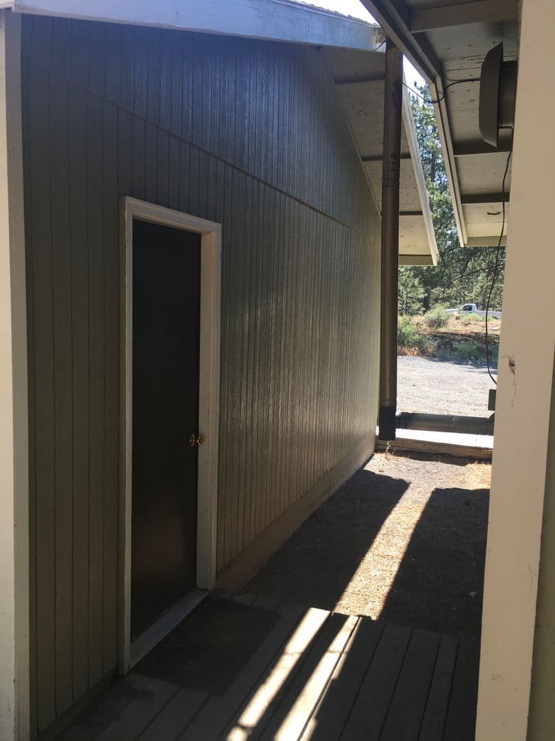 Bend House: 60149 Cheyenne Road