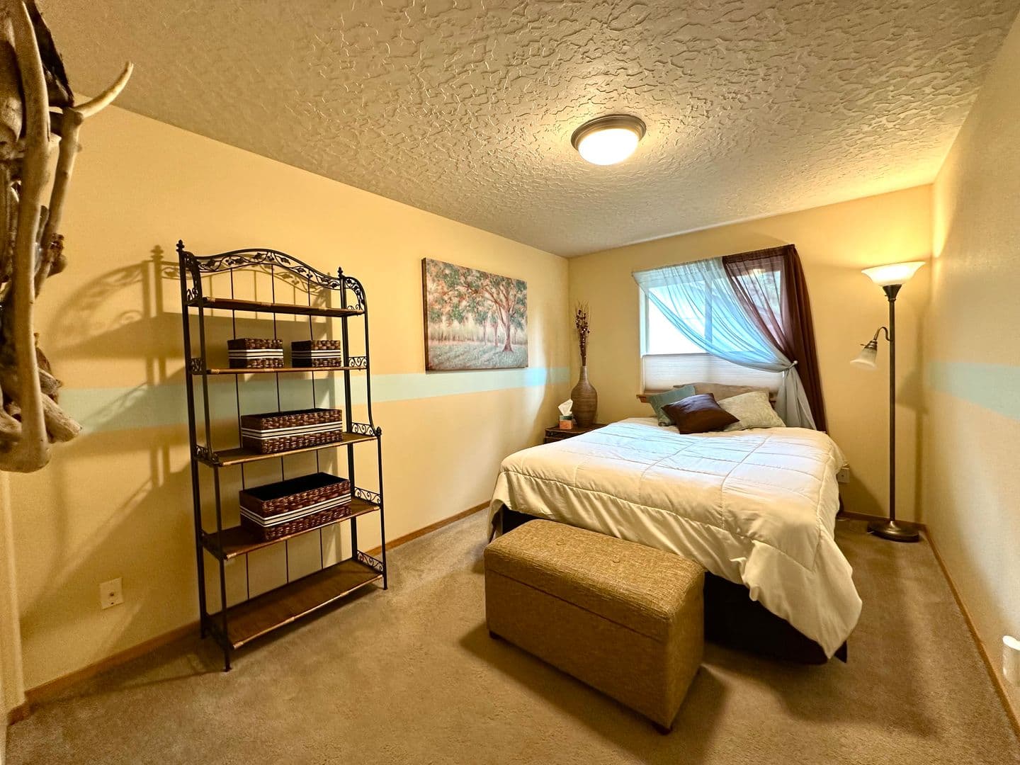 Bend House: 20537 Dylan Loop