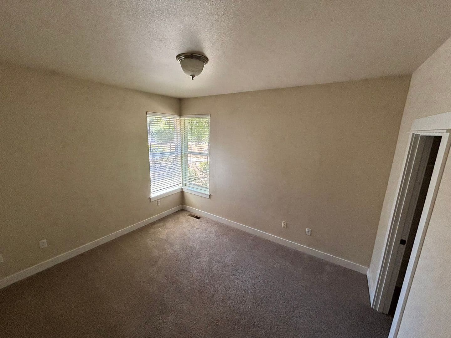 Bend Apartment: 1031 NE Watt Way