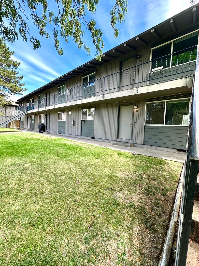 Redmond Apartment: 1624 SW Lava Avenue