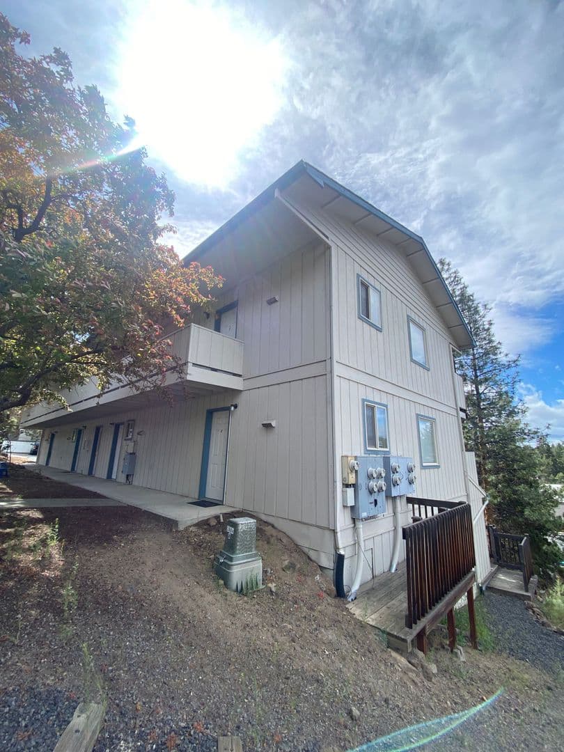 Bend Apartment: 1565 NW Portland