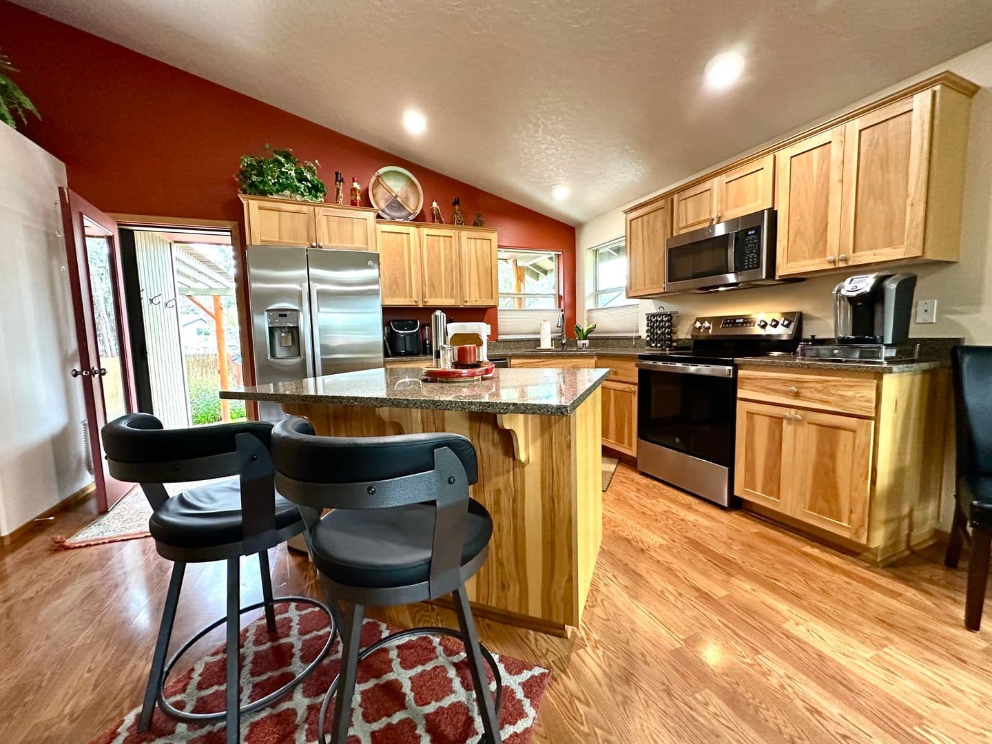 Bend House: 20537 Dylan Loop