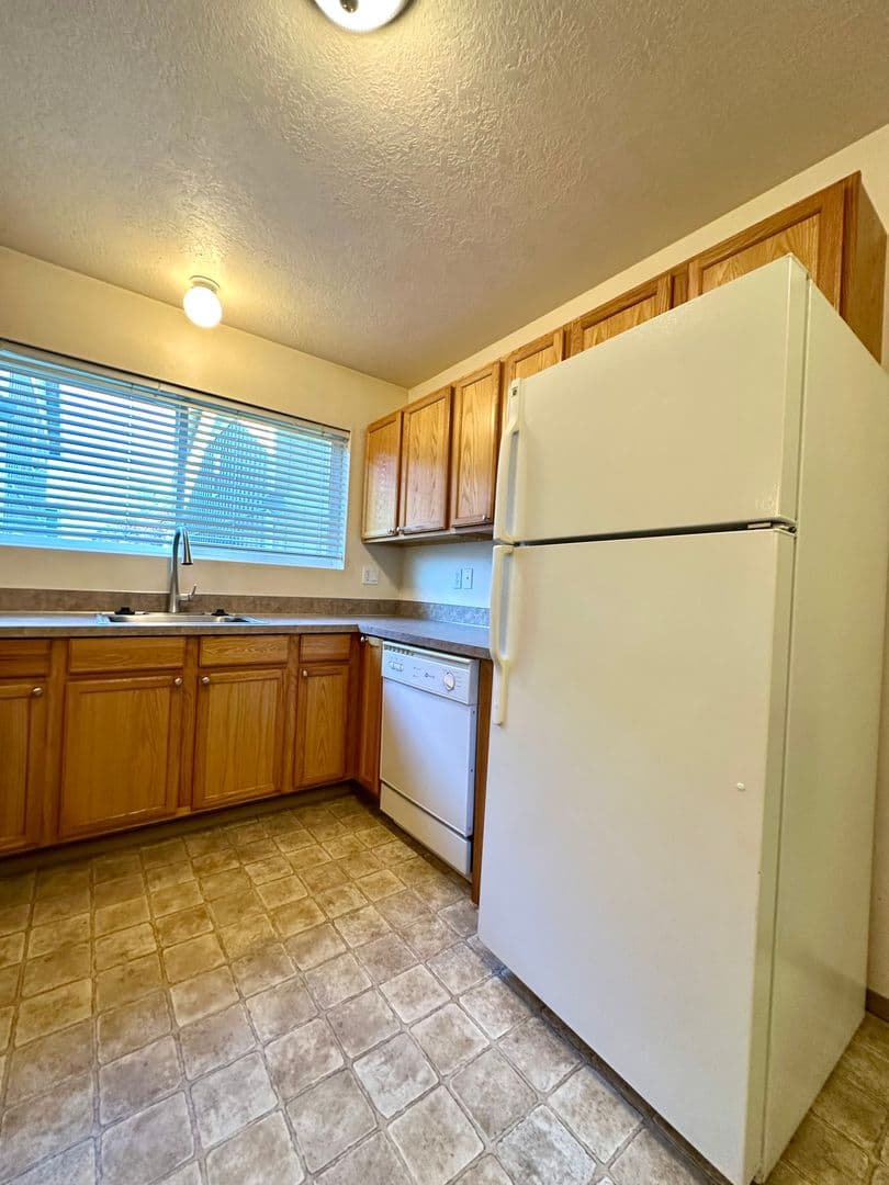 Bend Apartment: 21028 Damascus Ln