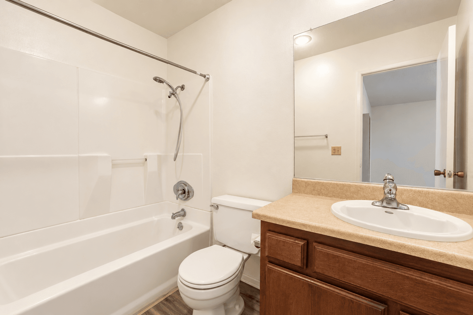 Lompoc House: 1216-A East Walnut Avenue